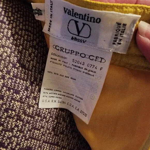 Amazing Vintage 1980's Valentino "Miss V" 2-Piece Floral Silk Skirt Suit - Picture 9 of 16